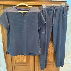 Healing Hands Camo Scrub Set in Pewter with V-Neck Top and Jogger Pants.